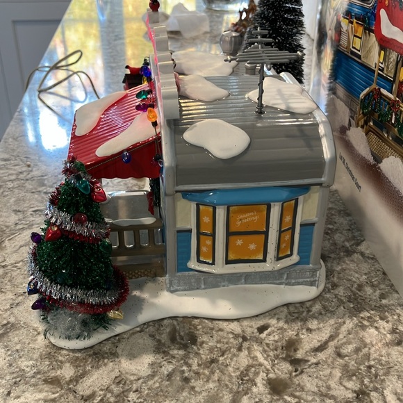 Dept 56 Snow Village Lot 56, Christmas Court - Picture 4 of 4